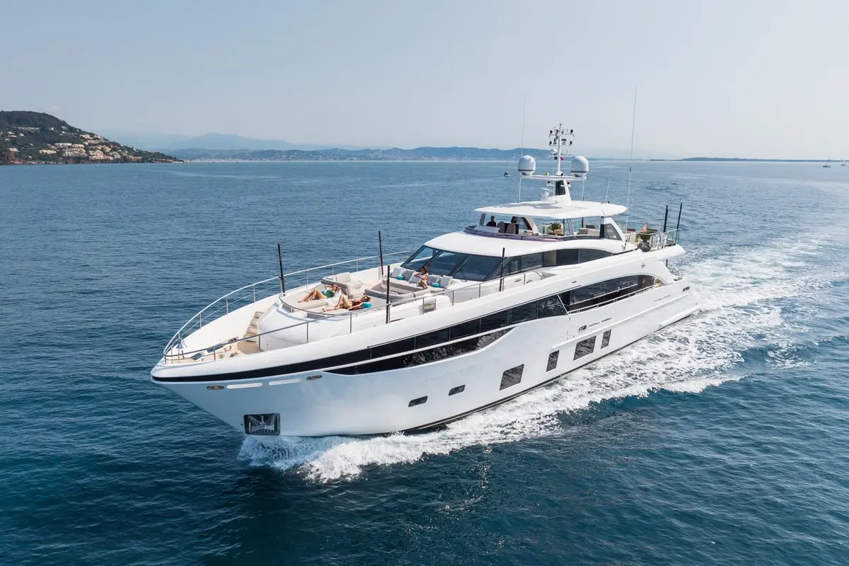 Princess 35M, master cabin — Yacht Hire Marbella, Marbella. Princess 35M — 35m