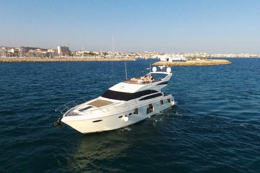 Princess 64 Fly, main deck — Yacht Hire Marbella, Marbella. Princess 64 Fly — 20m