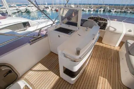 Princess 64 Fly, master cabin — Yacht Hire Marbella, Marbella. Princess 64 Fly — 20m
