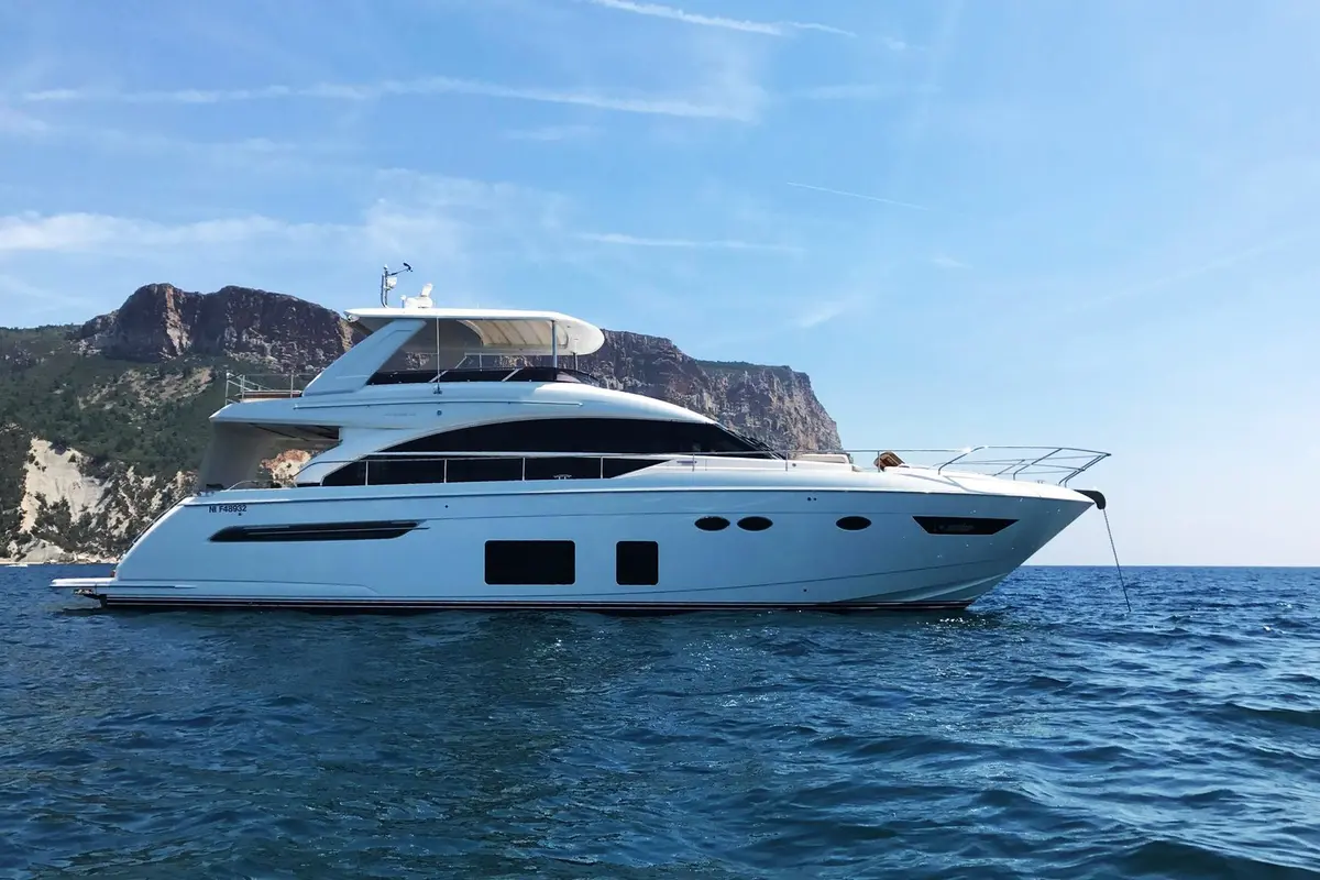 Princess 68 Fly, salon — Yacht Hire Marbella, Marbella. Princess 68 Fly — 21m