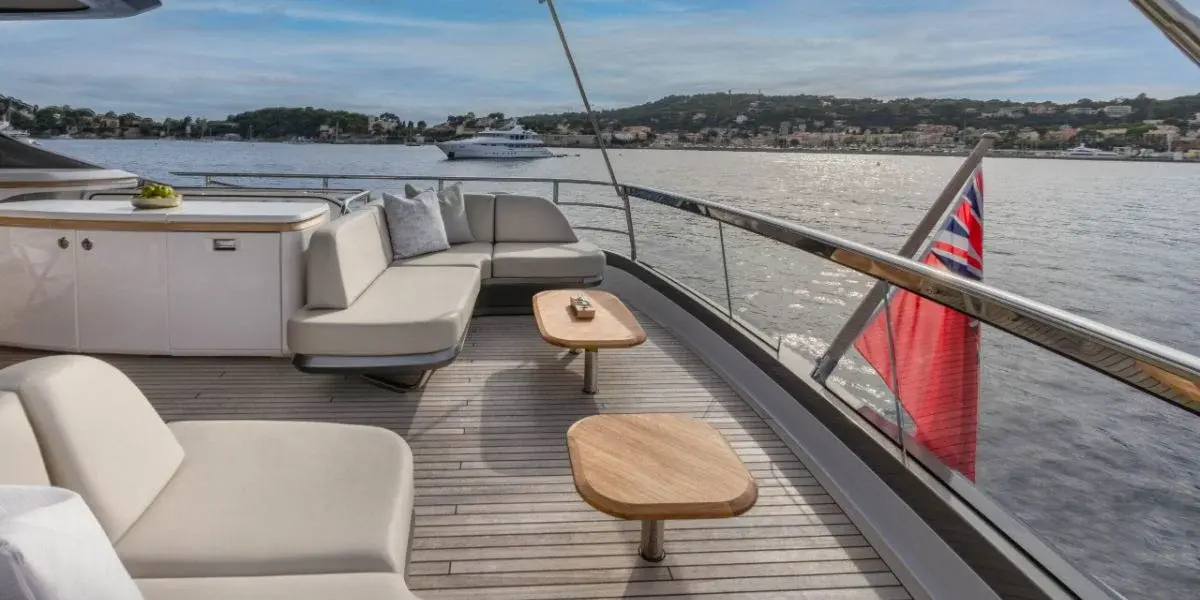 Princess Y80, master cabin — Yacht Hire Marbella, Marbella. Princess Y80 — 25m
