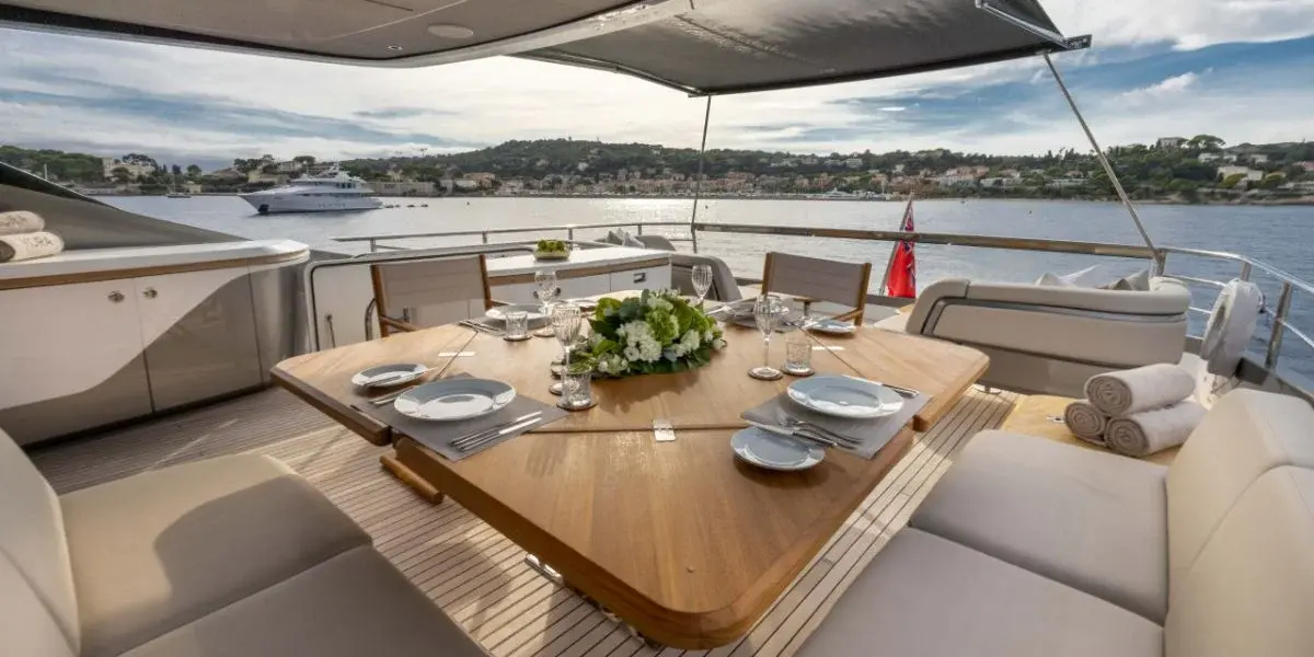 Princess Y80, flybridge — Yacht Hire Marbella, Marbella. Princess Y80 — 25m