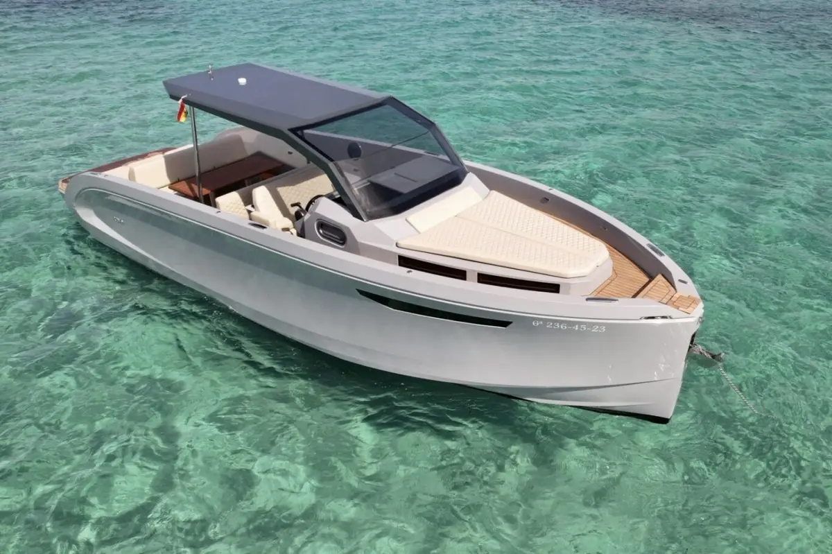 Rand Escape 30, exterior — Yacht Hire Marbella, Marbella. Rand Escape 30 — 9m