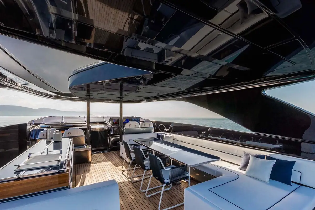 Riva 110, flybridge — Yacht Hire Marbella, Marbella. Riva 110 — 33m