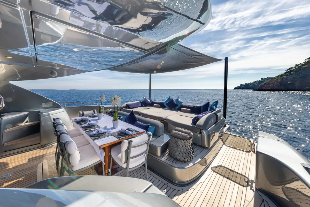 Riva 86 Domino, flybridge — Yacht Hire Marbella, Marbella. Riva 86 Domino — 26m