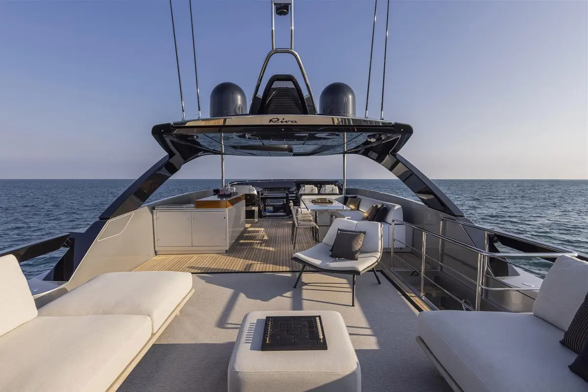 Riva 90, flybridge — Yacht Hire Marbella, Marbella. Riva 90 — 28.5m
