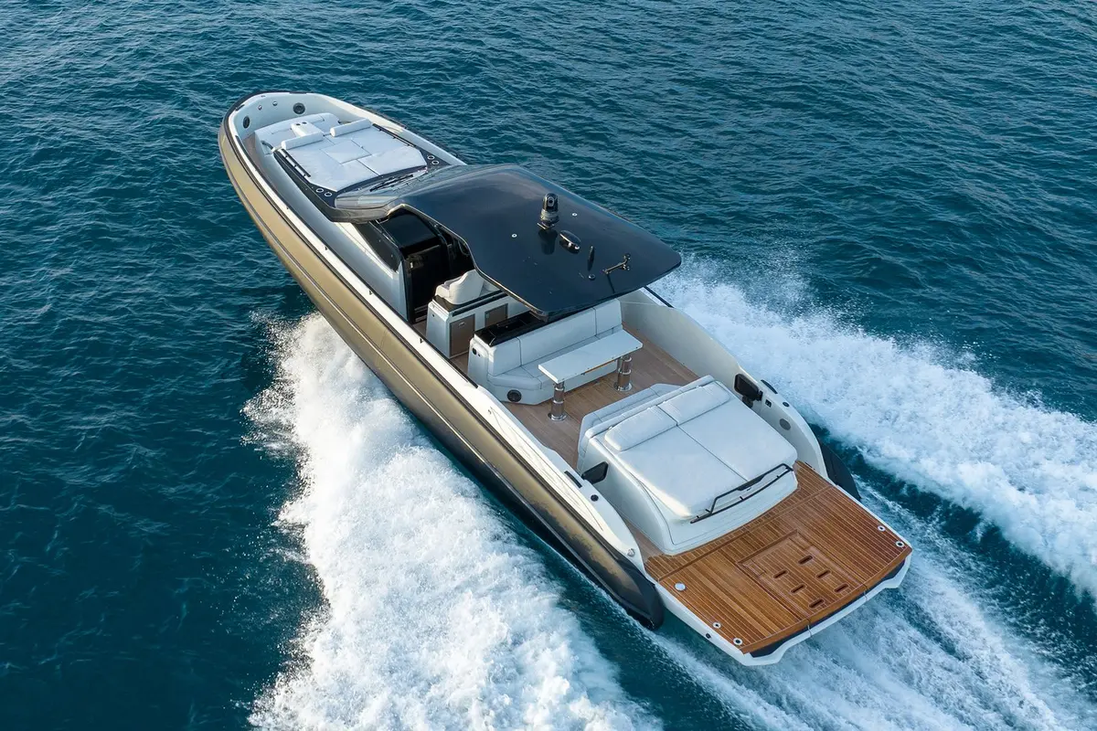Sacs 47, main deck — Yacht Hire Marbella, Marbella. Sacs 47 — 14m