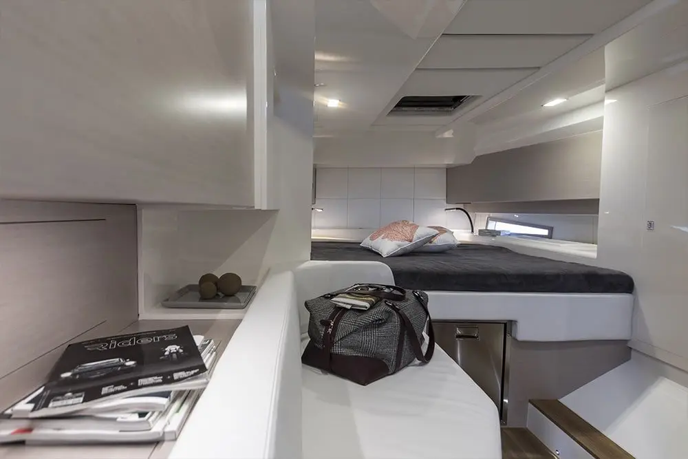 Sacs 47, master cabin — Yacht Hire Marbella, Marbella. Sacs 47 — 14m