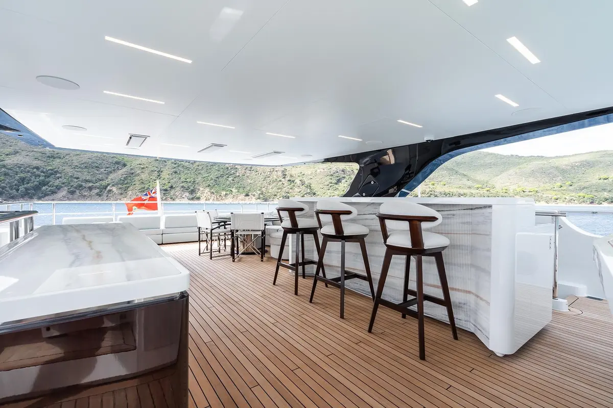 M, master cabin — Yacht Hire Marbella, Marbella. M — 47m