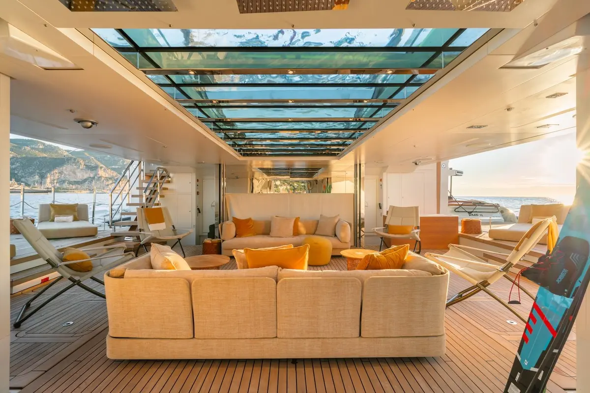 RMF, flybridge — Yacht Hire Marbella, Marbella. RMF — 52m