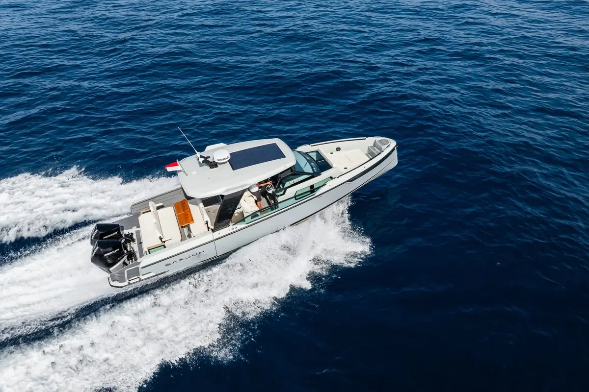 Saxdor 320, salon — Yacht Hire Marbella, Marbella. Saxdor 320 — 10m