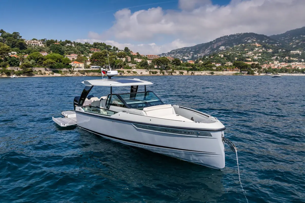 Saxdor 320, flybridge — Yacht Hire Marbella, Marbella. Saxdor 320 — 10m
