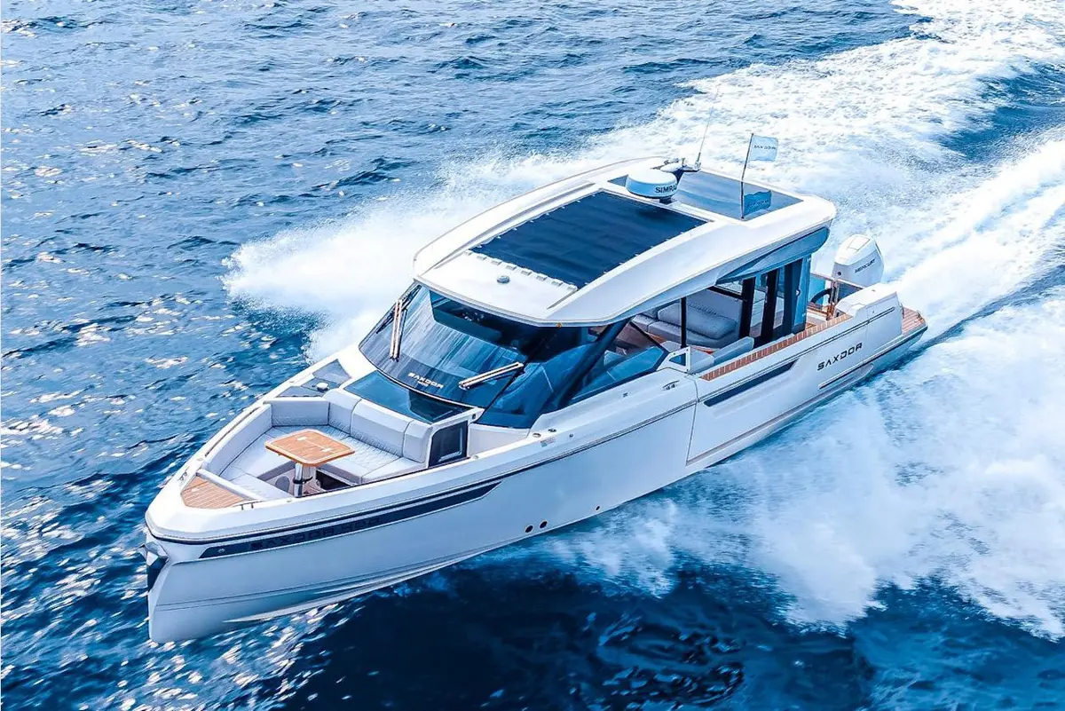 Saxdor 400 GTO, main deck — Yacht Hire Marbella, Marbella. Saxdor 400 GTO — 12.4m
