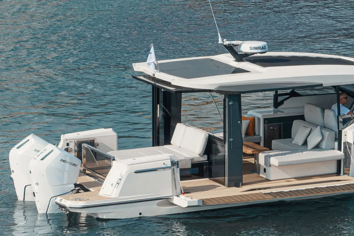Saxdor 400 GTO, salon — Yacht Hire Marbella, Marbella. Saxdor 400 GTO — 12.4m