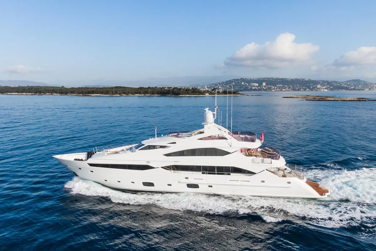 Thumper, ponte principale — Yacht Hire Marbella, Marbella. Cinque cabine, ponti larghi per rotte di più giorni