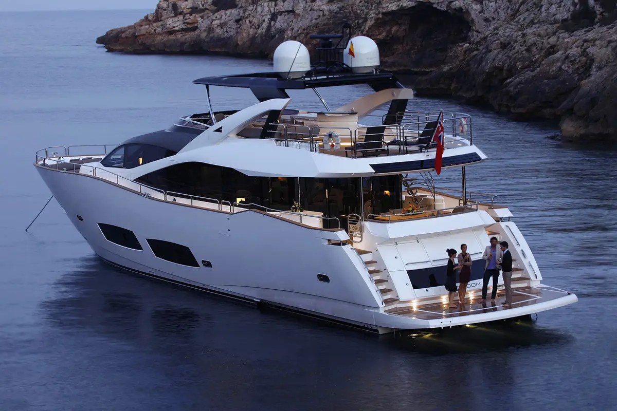 Sunseeker 28, main deck — Yacht Hire Marbella, Marbella. Sunseeker 28 — 28m