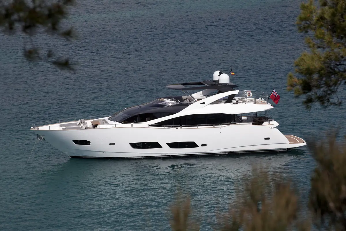 Sunseeker 28, aft deck — Yacht Hire Marbella, Marbella. Sunseeker 28 — 28m