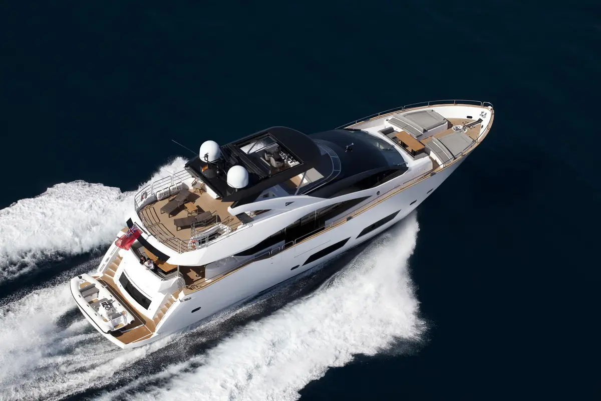 Sunseeker 28, salon — Yacht Hire Marbella, Marbella. Sunseeker 28 — 28m