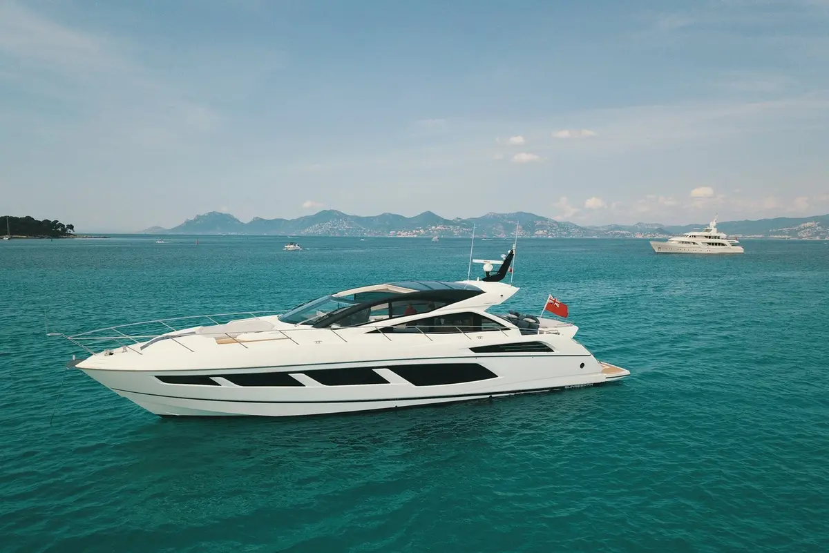 Sunseeker 68, exterior — Yacht Hire Marbella, Marbella. Sunseeker 68 — 22m