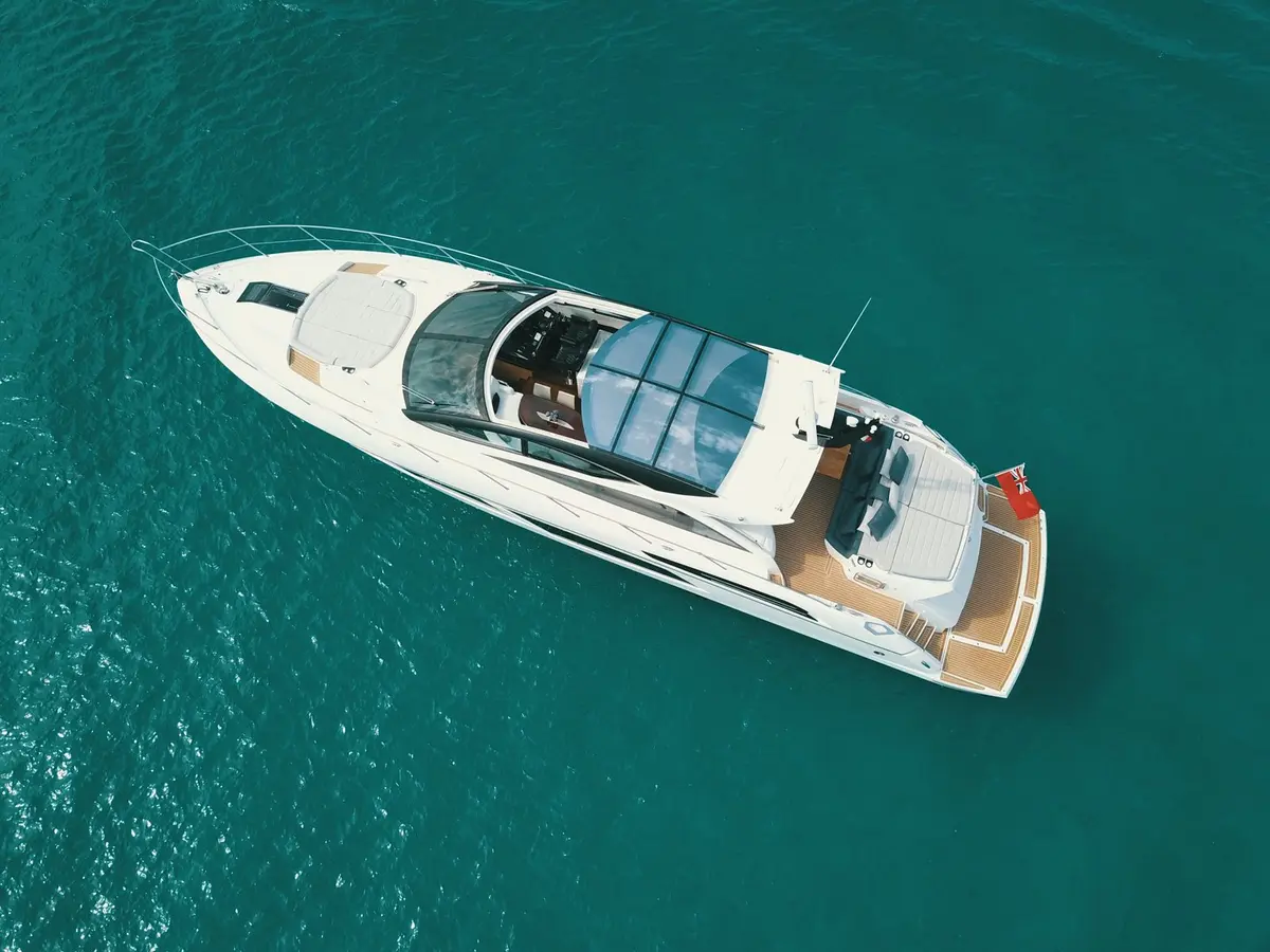 Sunseeker 68, master cabin — Yacht Hire Marbella, Marbella. Sunseeker 68 — 22m