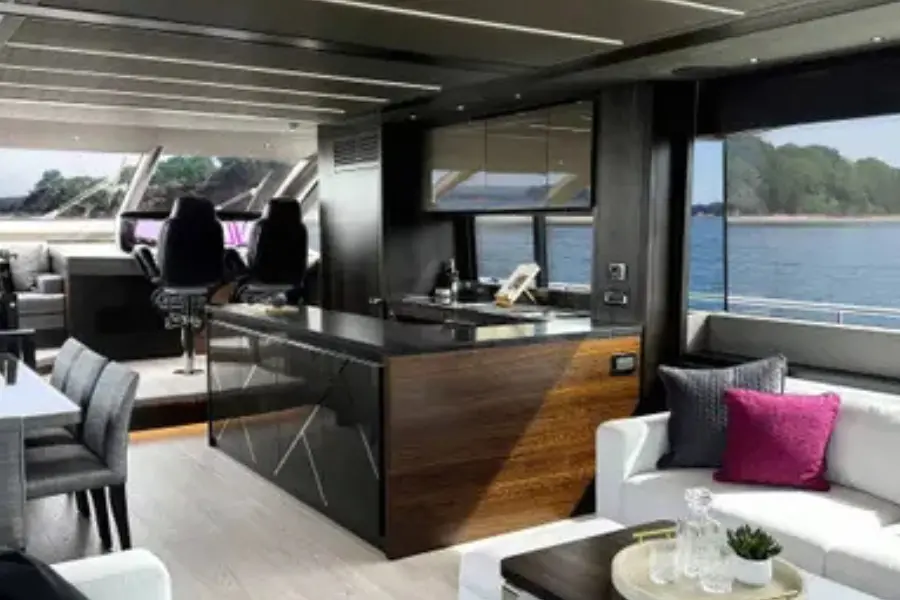 Sunseeker 76, aft deck — Yacht Hire Marbella, Marbella. Sunseeker 76 — 23m