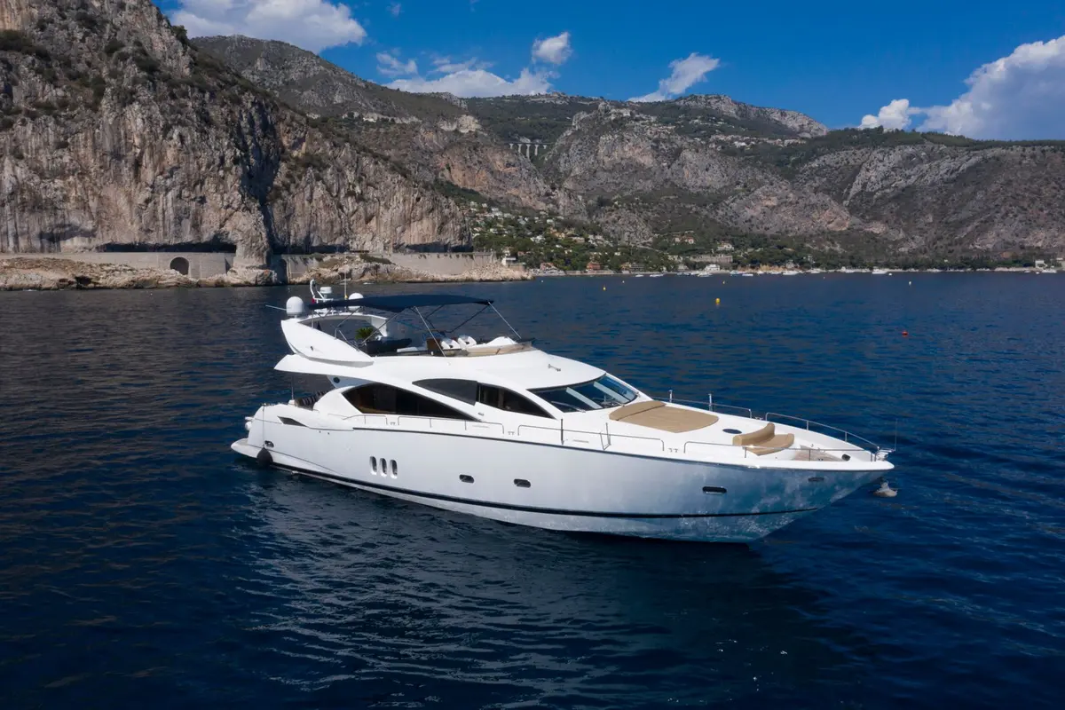 Sunseeker 82, exterior — Yacht Hire Marbella, Marbella. Sunseeker 82 — 26m