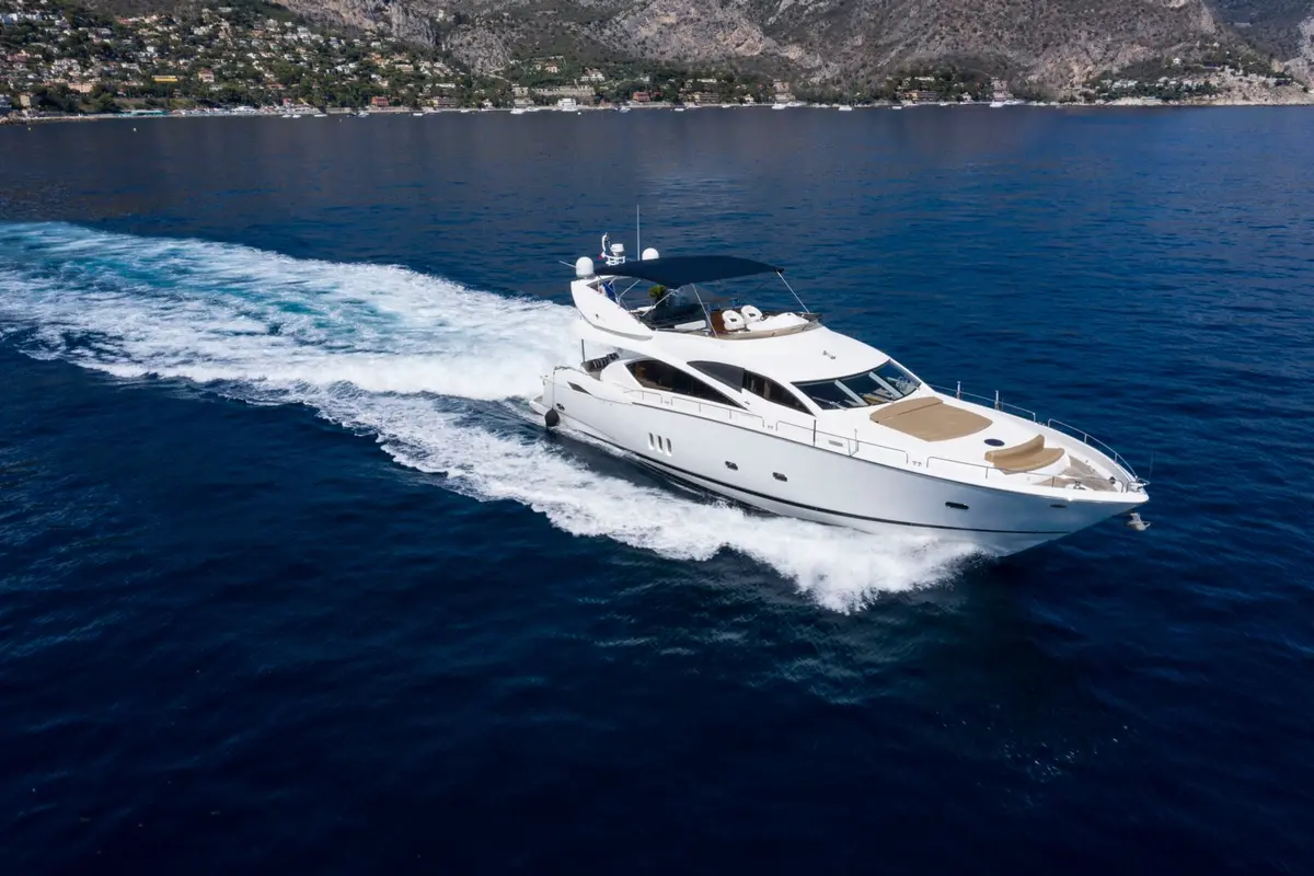 Sunseeker 82, aft deck — Yacht Hire Marbella, Marbella. Sunseeker 82 — 26m