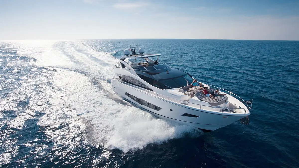 Sunseeker 86, main deck — Yacht Hire Marbella, Marbella. Four cabins, calm coves, easy Marbella days