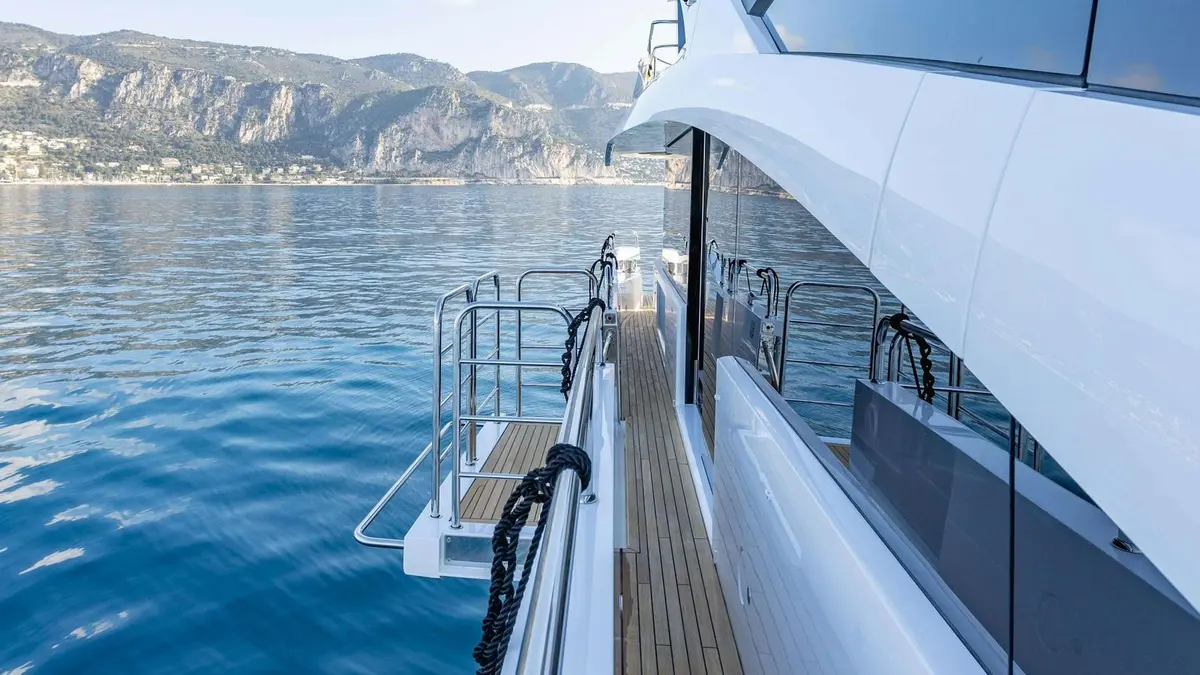 Sunseeker 86, master cabin — Yacht Hire Marbella, Marbella. Four cabins, calm coves, easy Marbella days