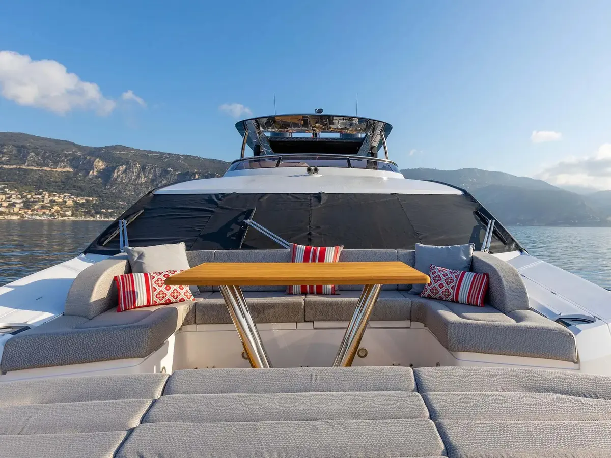 Sunseeker 86, flybridge — Yacht Hire Marbella, Marbella. Four cabins, calm coves, easy Marbella days