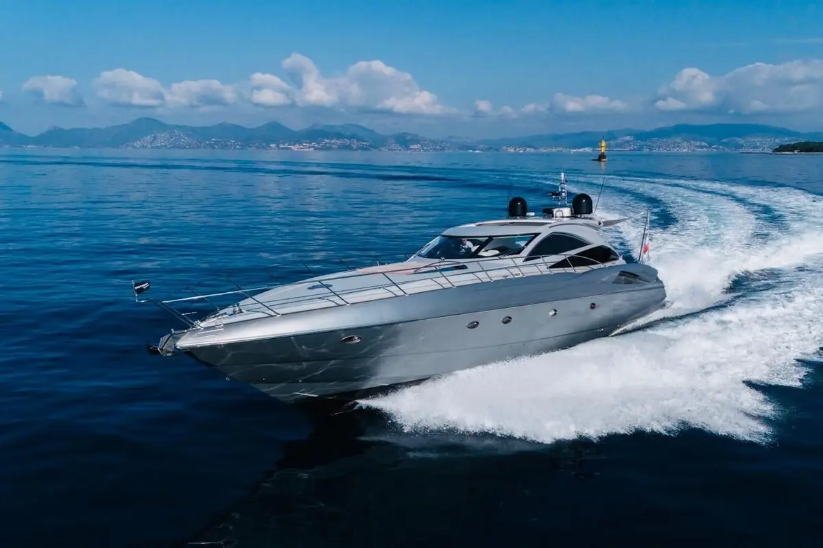 Sunseeker Predator 68, exterior — Yacht Hire Marbella, Marbella. Sunseeker Predator 68 — 20m