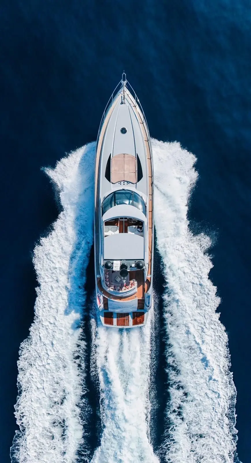 Sunseeker Predator 68, main deck — Yacht Hire Marbella, Marbella. Sunseeker Predator 68 — 20m