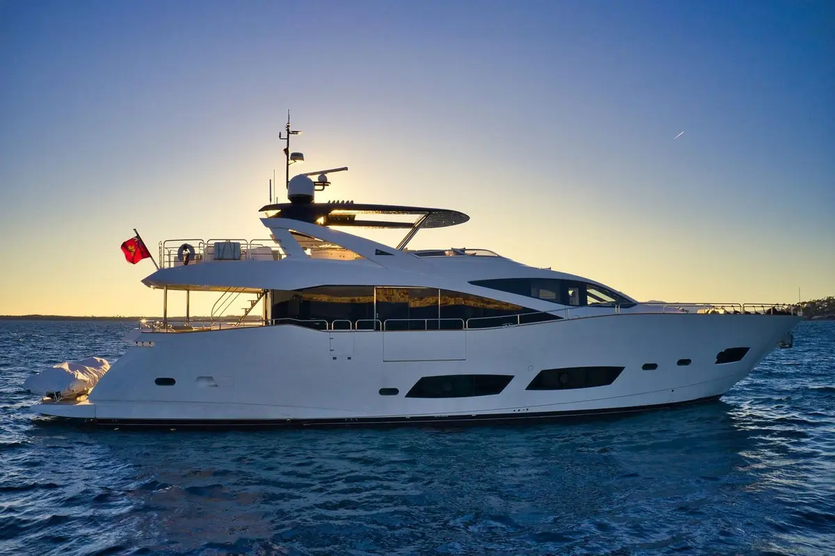 Sunseeker 95, exterior — Yacht Hire Marbella, Marbella. Sunseeker 95 — 29m