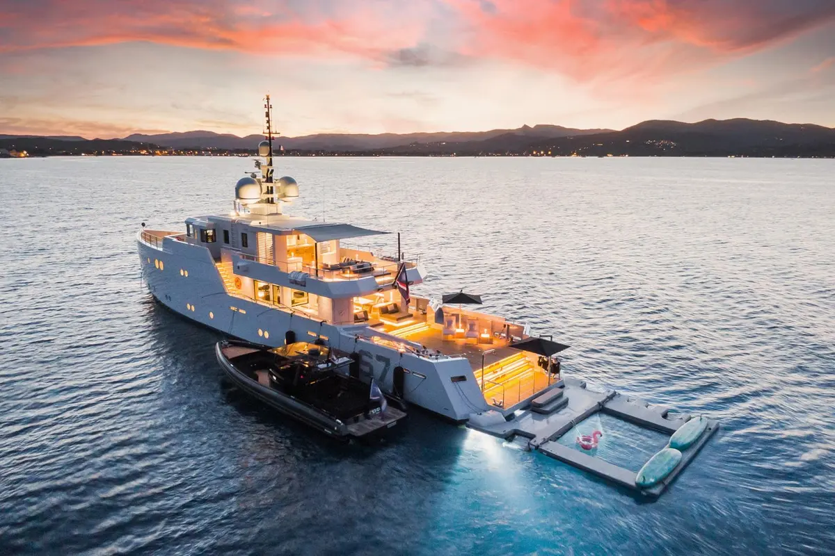 Tansu 40m, exterior — Yacht Hire Marbella, Marbella. Tansu 40m — 40m