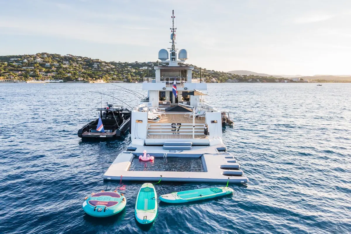 Tansu 40m, main deck — Yacht Hire Marbella, Marbella. Tansu 40m — 40m