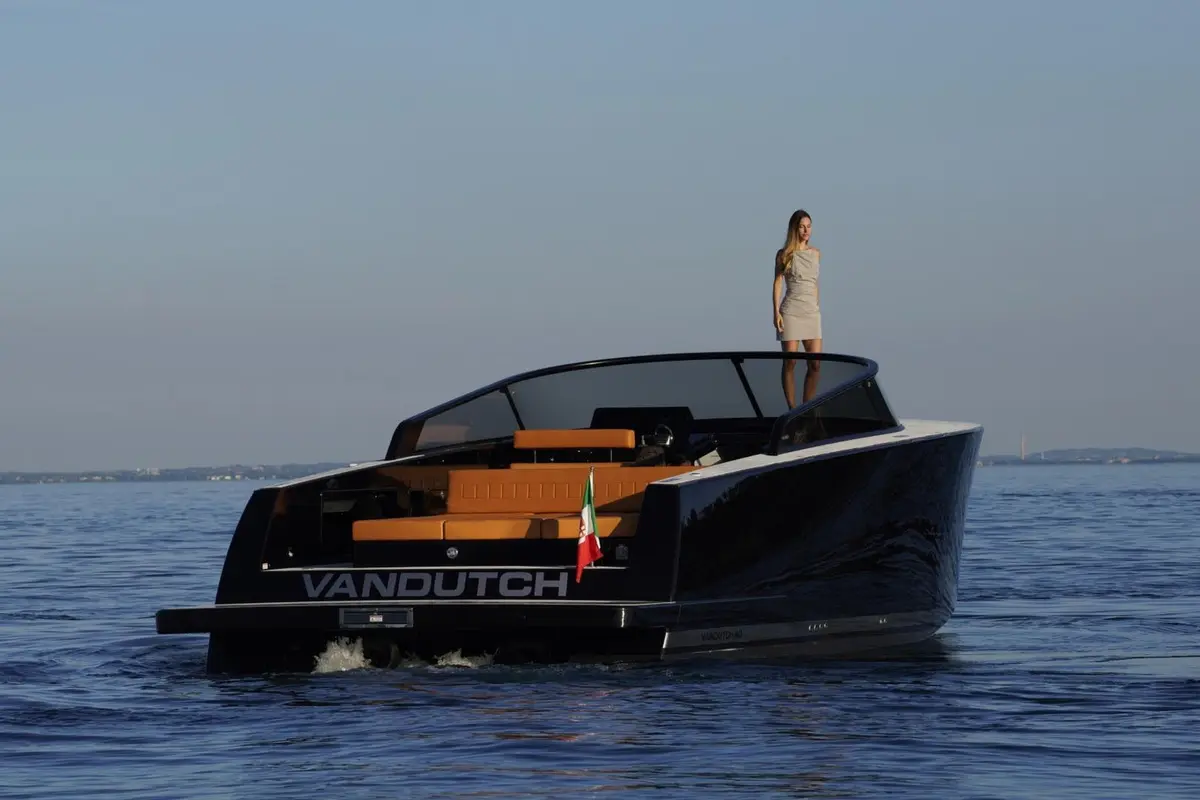 VanDutch 40, main deck — Yacht Hire Marbella, Marbella. VanDutch 40 — 12m