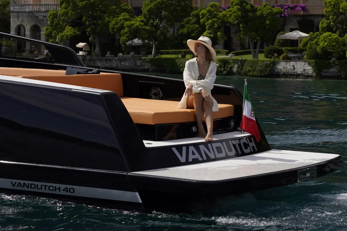 VanDutch 40, salon — Yacht Hire Marbella, Marbella. VanDutch 40 — 12m