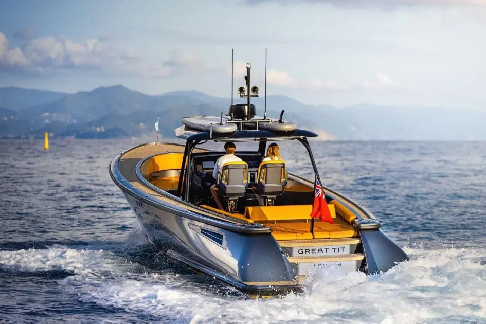 Wajer 38S, salon — Yacht Hire Marbella, Marbella. Wajer 38S — 11m