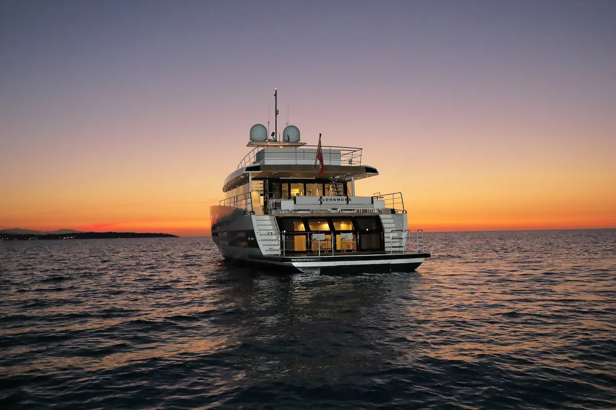WallyAce 26, flybridge — Yacht Hire Marbella, Marbella. WallyAce 26 — 26m